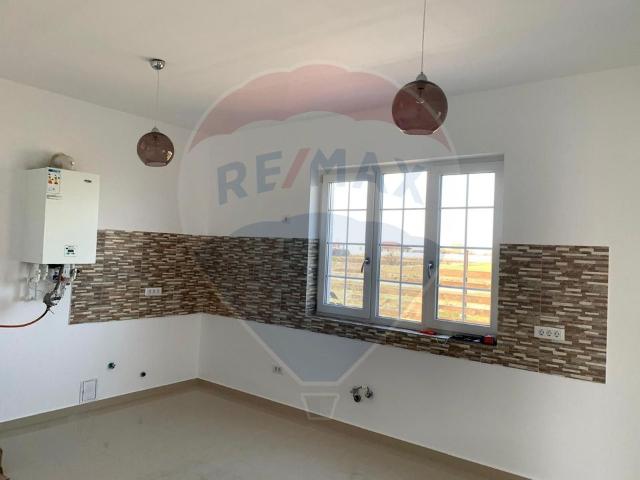 Casa/vila 7 camere vanzare in Dambovita, Crevedia vezi locația pe hartă