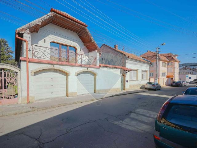 Casa/vila 8 camere vanzare in Bihor, Oradea, Ultracentral vezi locația pe hartă