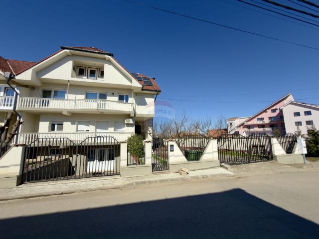 Casa/vila 8 camere vanzare in Bihor, Sanmartin vezi locația pe hartă
