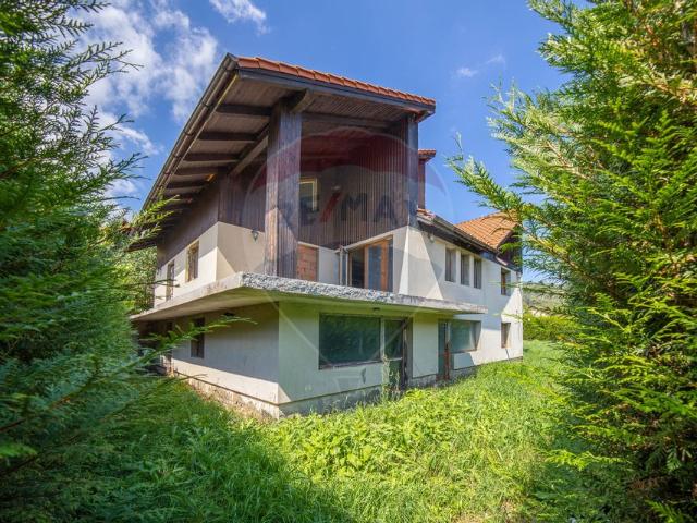 Casa/vila 8 camere vanzare in Brasov, Moieciu de Jos vezi locația pe hartă