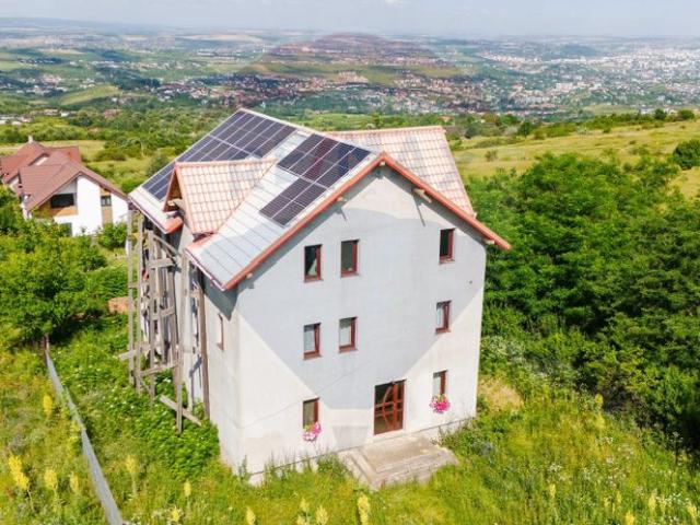 Casa/vila 8 camere vanzare in Iasi, Bucium vezi locația pe hartă