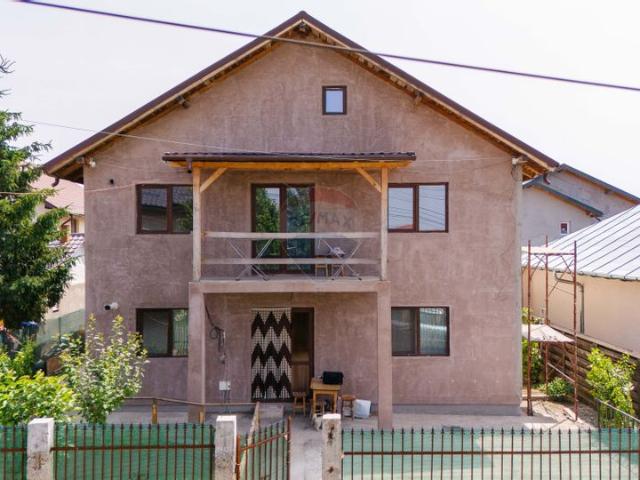 Casa/vila 8 camere vanzare in Iasi, Lunca Cetatuii vezi locația pe hartă
