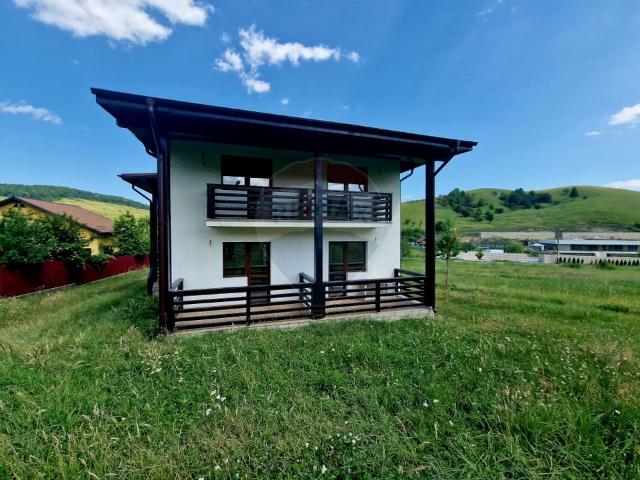 Casa/vila 8 camere vanzare in Piatra Neamt, Darmanesti vezi locația pe hartă