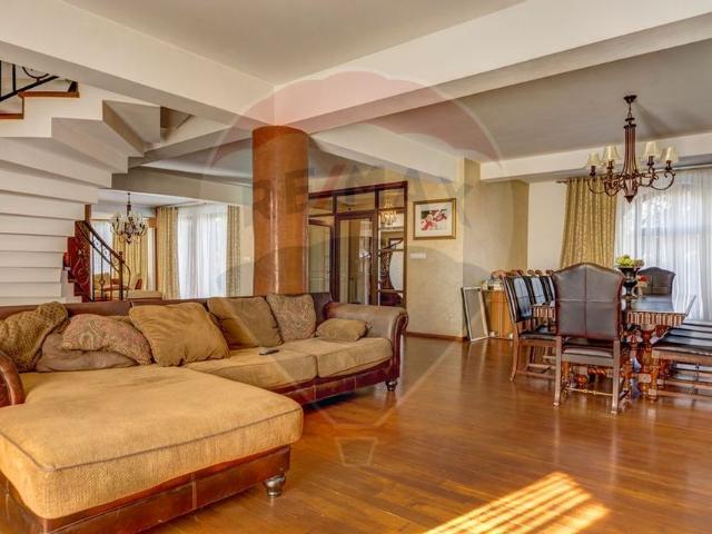 Casa/vila 8 camere vanzare in Prahova, Ploiesti, Ultracentral vezi locația pe hartă