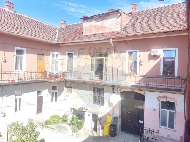 Casa/vila 8 camere vanzare in Timis, Lugoj, Central vezi locația pe hartă