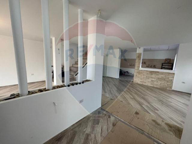 Casa/vila 8 camere vanzare in Vrancea, Focsani, Vest vezi locația pe hartă
