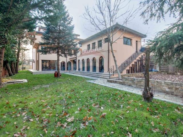 Casa/vila 9 camere vanzare in Bucuresti Ilfov, Voluntari, Central vezi locația pe hartă