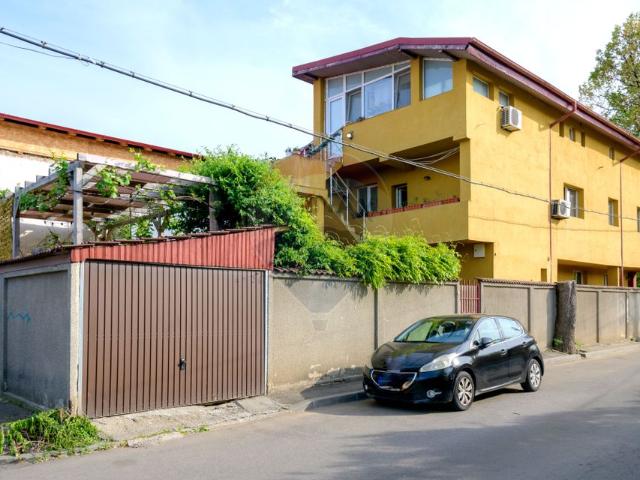 Casa/vila 9 camere vanzare in Bucuresti, Lujerului vezi locația pe hartă