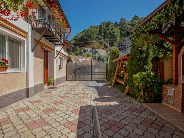 Casa/vila 9 camere vanzare in Brasov, Rasnov, Promenada vezi locația pe hartă