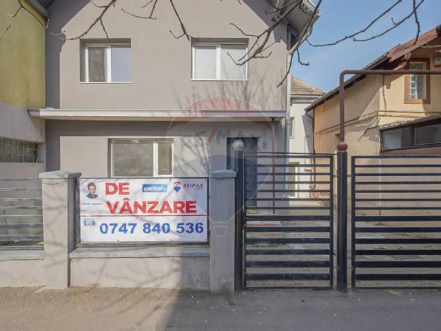 Casa/vila 10 camere vanzare in Brasov, Florilor vezi locația pe hartă
