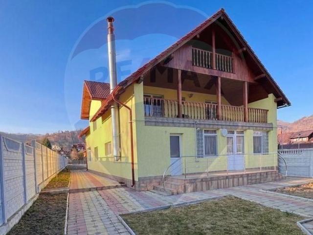 Casa/vila 10 camere vanzare in Brasov, Moieciu de Jos vezi locația pe hartă