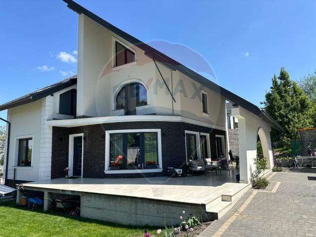 Casa/vila 11 camere vanzare in Suceava, Ipotesti vezi locația pe hartă