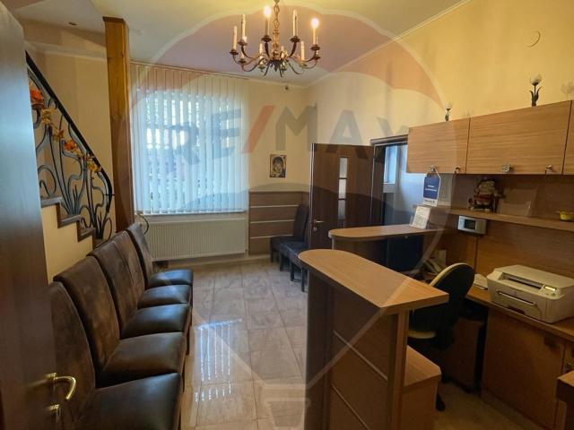 Casa/vila 12 camere vanzare in Bihor, Oradea, Valenta vezi locația pe hartă