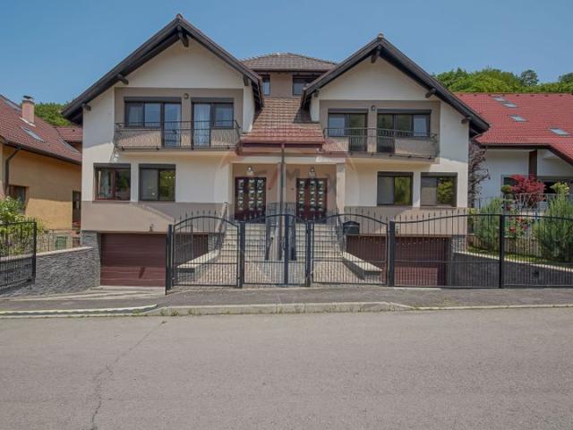 Casa/vila 12 camere vanzare in Brasov, Noua vezi locația pe hartă