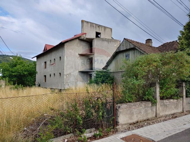 Casa/vila 12 camere vanzare in Suceava, Gura Humorului, Central vezi locația pe hartă