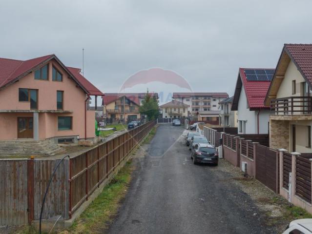 Casa/vila 14 camere vanzare in Brasov, Sanpetru vezi locația pe hartă