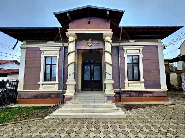 Casa/vila 12 camere vanzare in Prahova, Ploiesti, Central vezi locația pe hartă