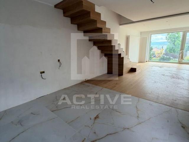 Casa/Vila || Voronet