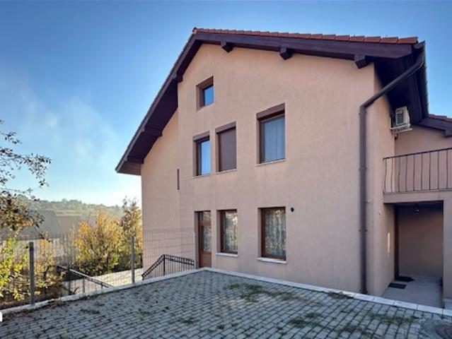 Casa/vila D+P+E+M cu 5 camere, zona Spitalul Județean