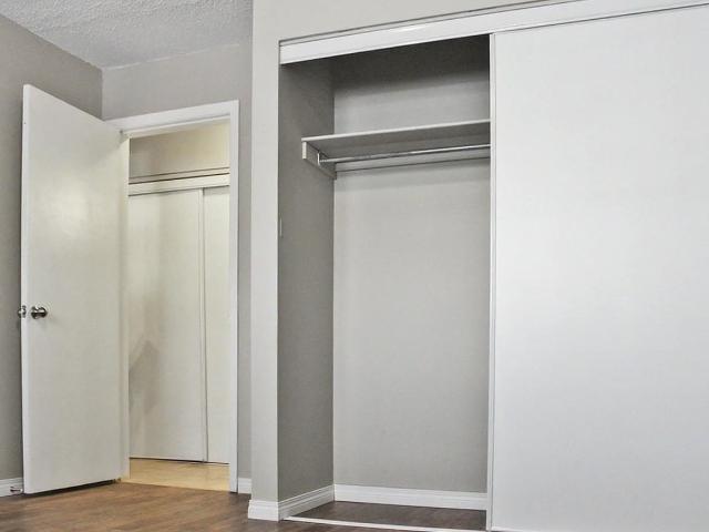 Cascade Manor 1 Bedroom Apartment for Rent at 10615 111 St Nw, Edmonton, AB T5H 3G1 Queen Mary Park
