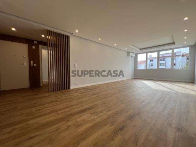 Cascais Bicuda apartamento T3 remodelado com um parqueamento e 1 arrecadação