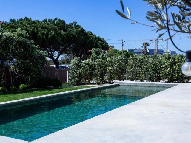 Cascais Carcavelos Moradia de Luxo T5 para Arrendamento | 493 m² | Piscina | A 200 Metros da Praia de Carcavelos