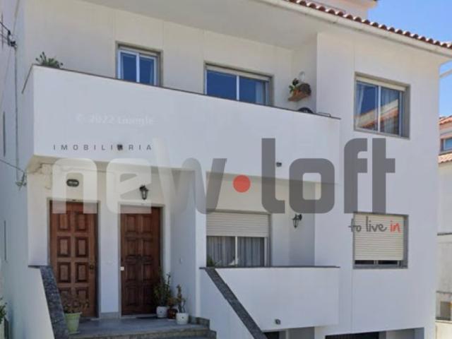 Cascais Linho Apartamento T3 Duplex, esta de momento como 5 quartos e 2 salas