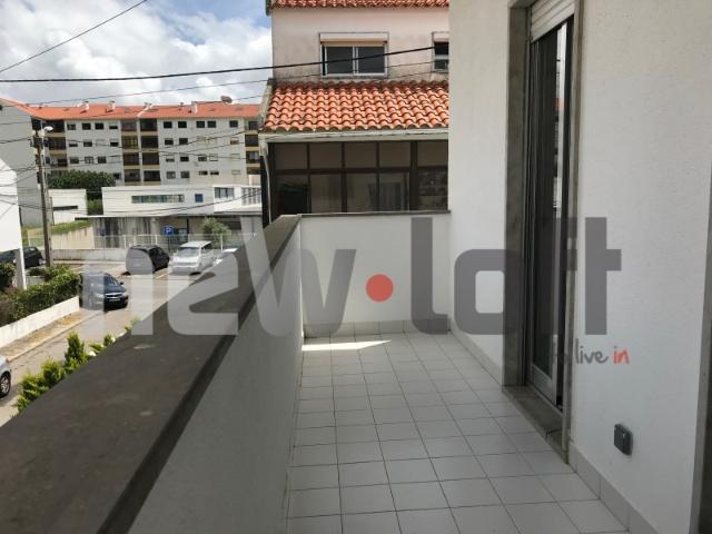 Cascais Linho Apartamento T3 Duplex, esta de momento como 5 quartos e 2 salas