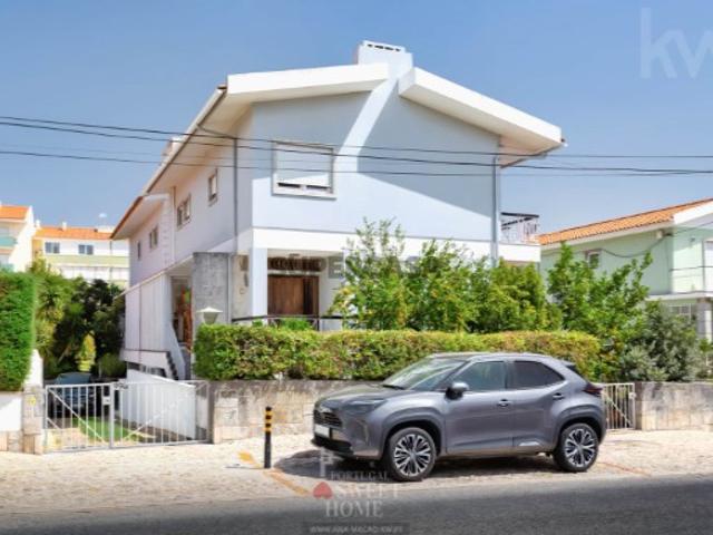 Cascais, Rebelva Moradia T5 com andar independente