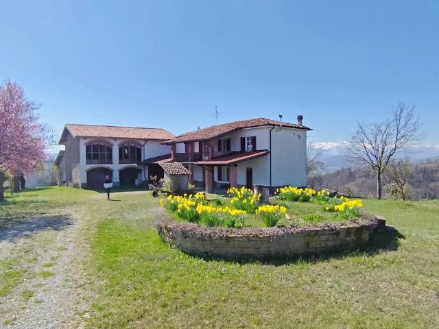 Cascina con terreno sul crinale della collina con splendida. 625m² Marsaglia