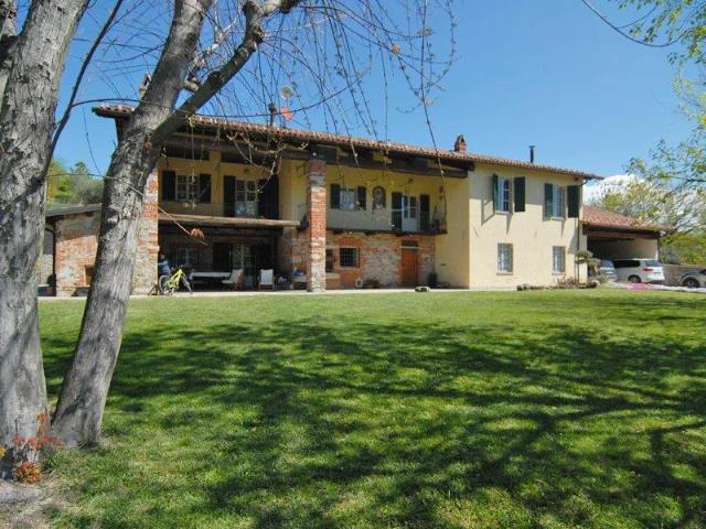 Cascina con circa 6 ha di terreno e vista lago 749m² Briaglia