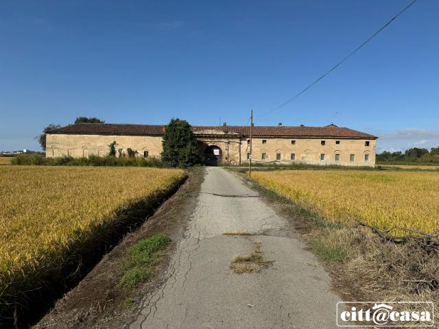 CASCINA in VENDITA a VERCELLI VERCELLI di 4 vani