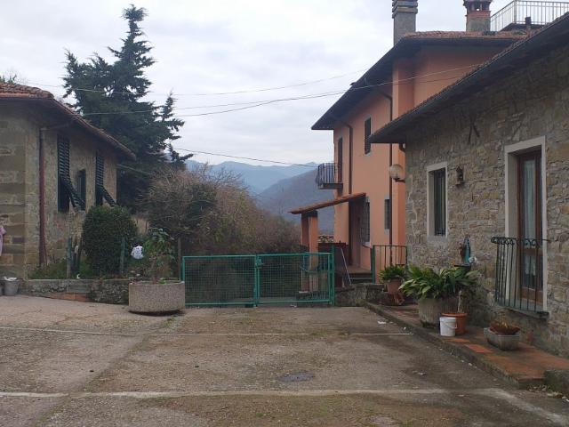 CASCINA in VENDITA a DICOMANO S.BAVELLO di 22 vani