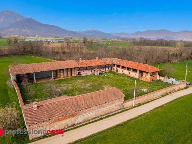 Cascina in vendita a Frossasco