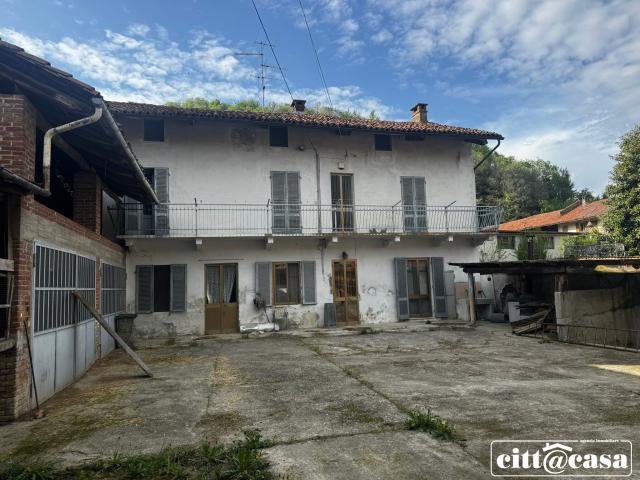 CASCINA in VENDITA a LAURIANO di 6 vani