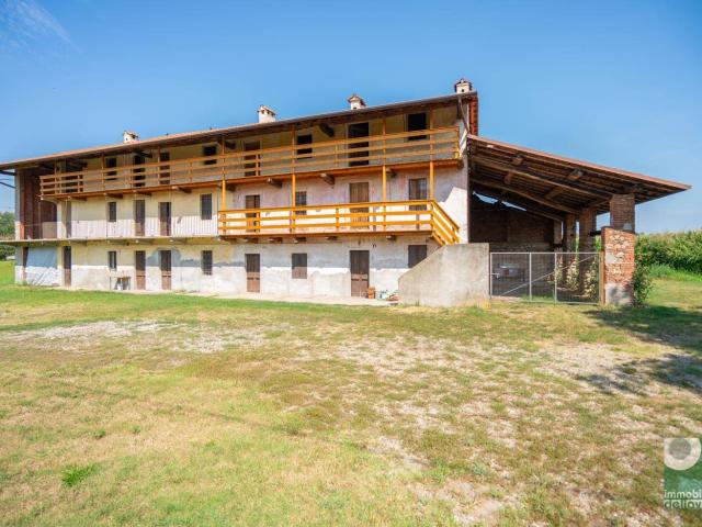 Cascina in vendita a Oleggio
