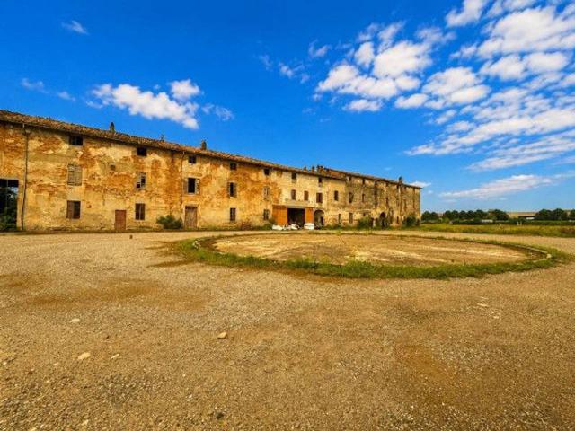 Cascina in vendita a Piacenza