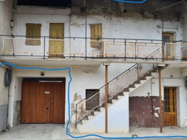 cascinale con fienile da ristrutturare
