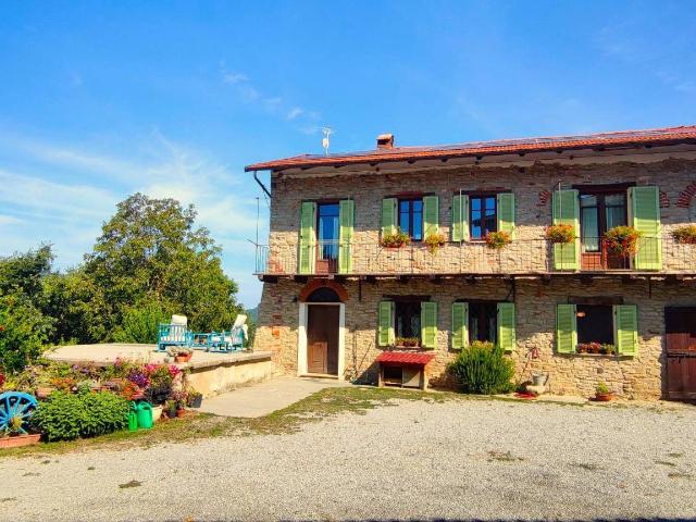 Cascinale / Podere in vendita a Bosia