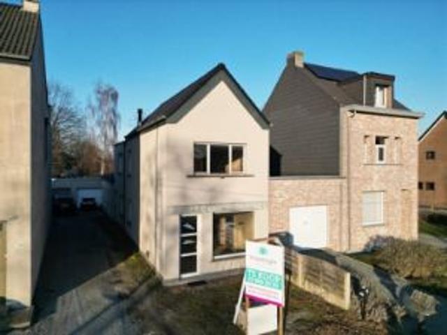Casco woning met garage en veel lichtinval
