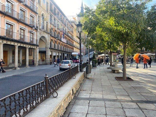 Casco Histórico. Local comercial con 190 m2 en 3 plantas. Buen estado
