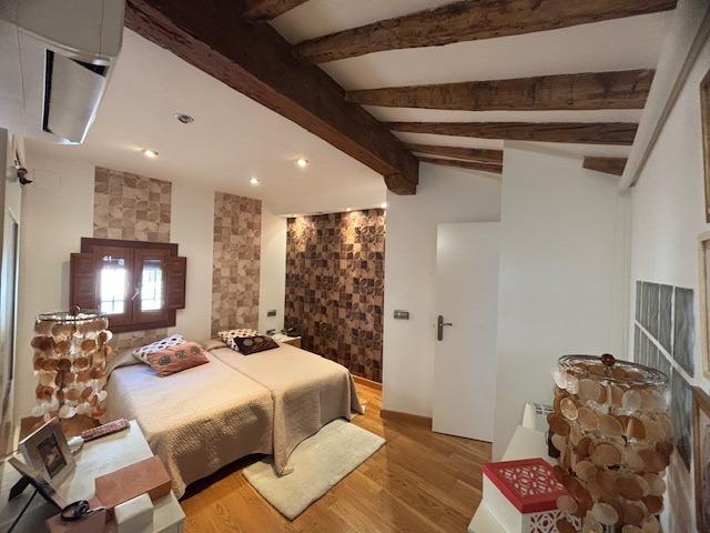 Casco histórico. Piso en el corazón del casco con 3 dormitorios y 2 baños.Terraza privada
