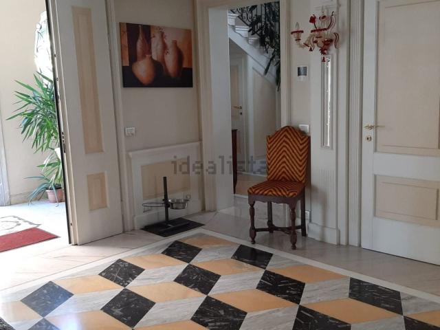 Case e ville in affitto di 400 m²
