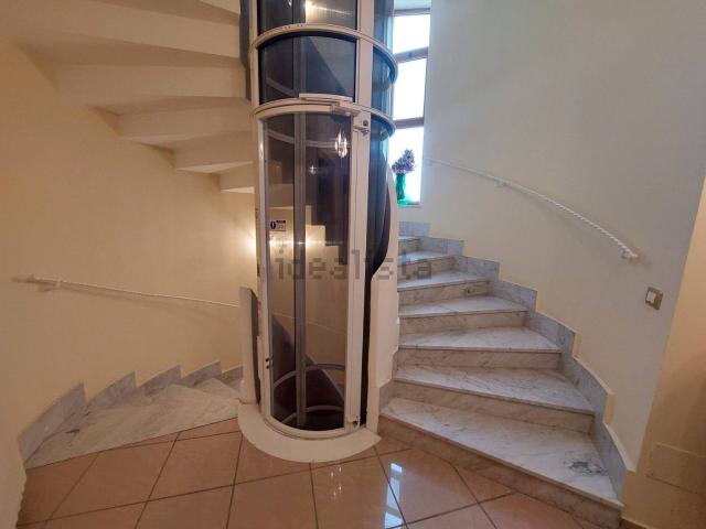 Case e ville in affitto di 400 m² in Via Marcello