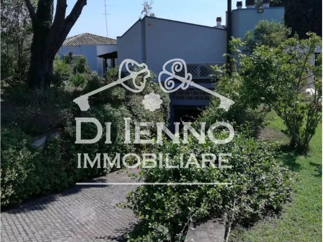 Case e ville in affitto di 400 m² in Strada della Bossetta
