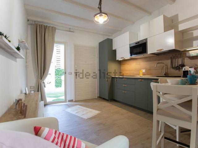 Case e ville in affitto di 40 m² in Viale B. Croce, 18