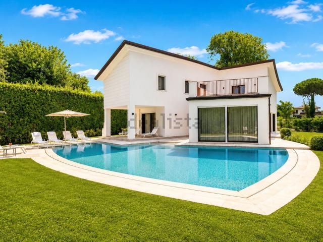 Case e ville in affitto di 450 m² in Via Gorizia, 31