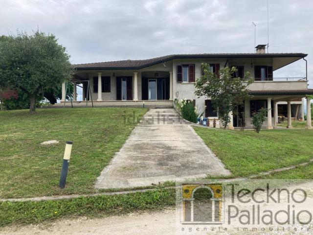 Case e ville in affitto di 480 m²