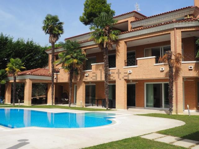 Case e ville in affitto di 500 m² in Strada Comunale d&apos Agnese, 3