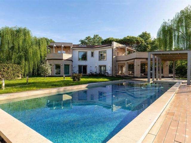 Case e ville in affitto di 600 m²